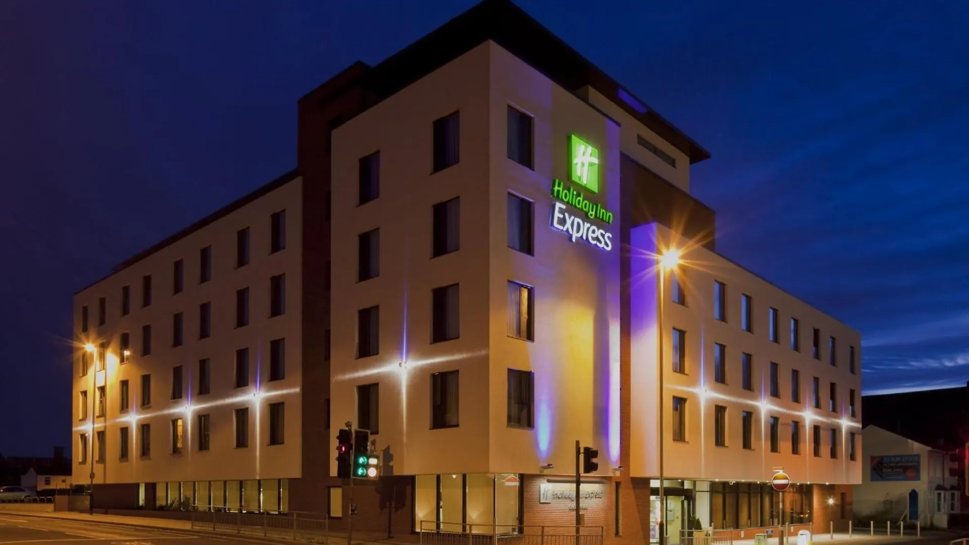 Holiday Inn Express Cheltenham Town Centre By Ihg 3*,