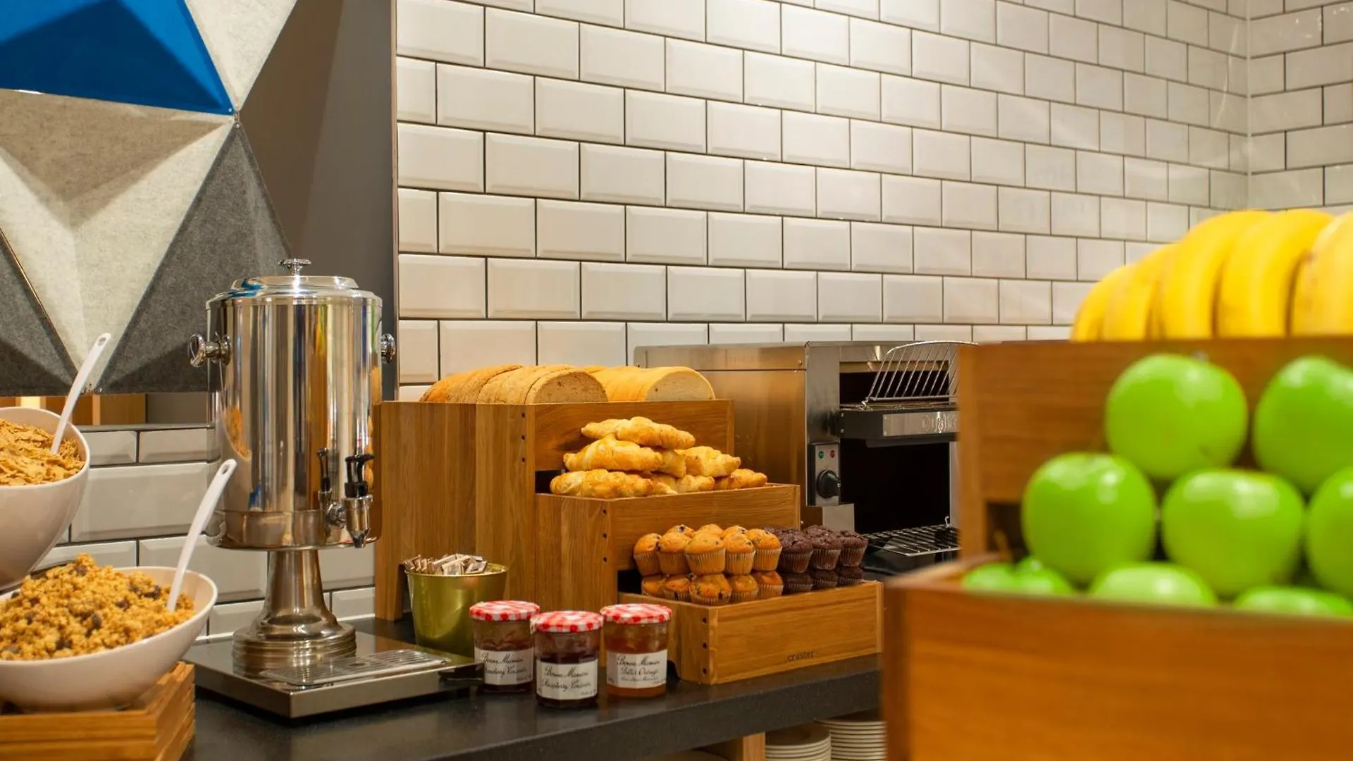Holiday Inn Express Cheltenham Town Centre By Ihg Hotel